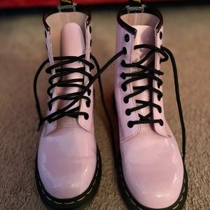 Pink patent Dr. Martens